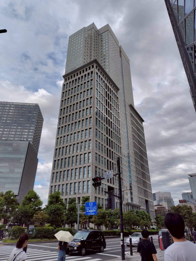 外堀通り沿いに面している山王パークタワー